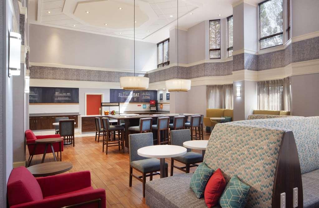 Hampton Inn & Suites-Atlanta Airport North-I-85 Hapeville Restaurant photo